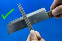 (ویدئو) با این روش راحت و شگفت انگیز چاقو را مثل تیغ جراحی در سه دقیقه تیز کنید