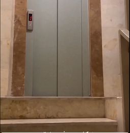 (ویدیو) شاهکار خنده دار مهندسی ایرانی؛ طبقه ای با آسانسور بدون پله!