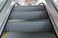 ببینید؛ حادثه عجیب روی پله‌برقی در دانشگاه بنگلادش