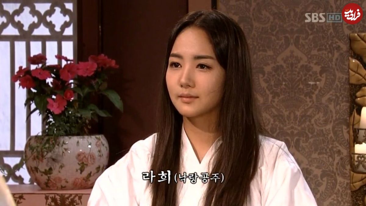 عکس| سفر زمان؛ «پرنسس لاهی» (سریال جومونگ 3) در 39 سالگی با سگش در کافه