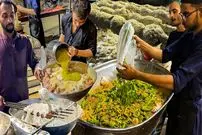 ببینید| غذای خیابانی در پاکستان؛ تهیه محبوب ترین جوجه کباب در کراچی