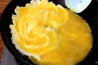 ببینید|طرز تهیه املت چینی ساده و خوشمزه با 3 تخم مرغ و 5 گوجه
