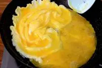 ببینید|طرز تهیه املت چینی ساده و خوشمزه با 3 تخم مرغ و 5 گوجه