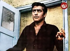 عکس| سفر زمان؛ «فردین» بعد دریافت جایزه سپاس بهترین بازیگر؛ سال 48