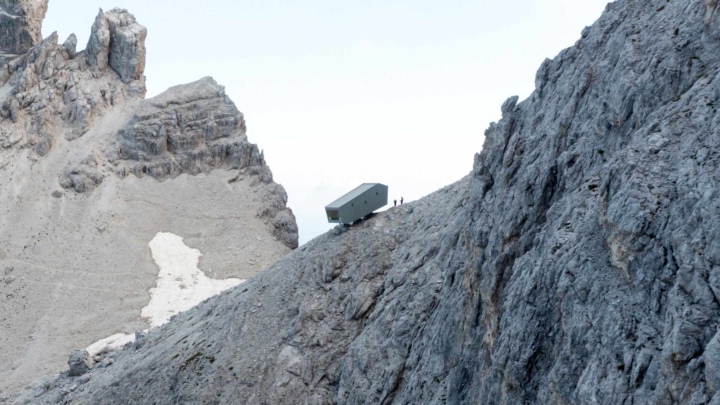 دلهره‌آورترین کلبۀ کوهستانی جهان در ایتالیا