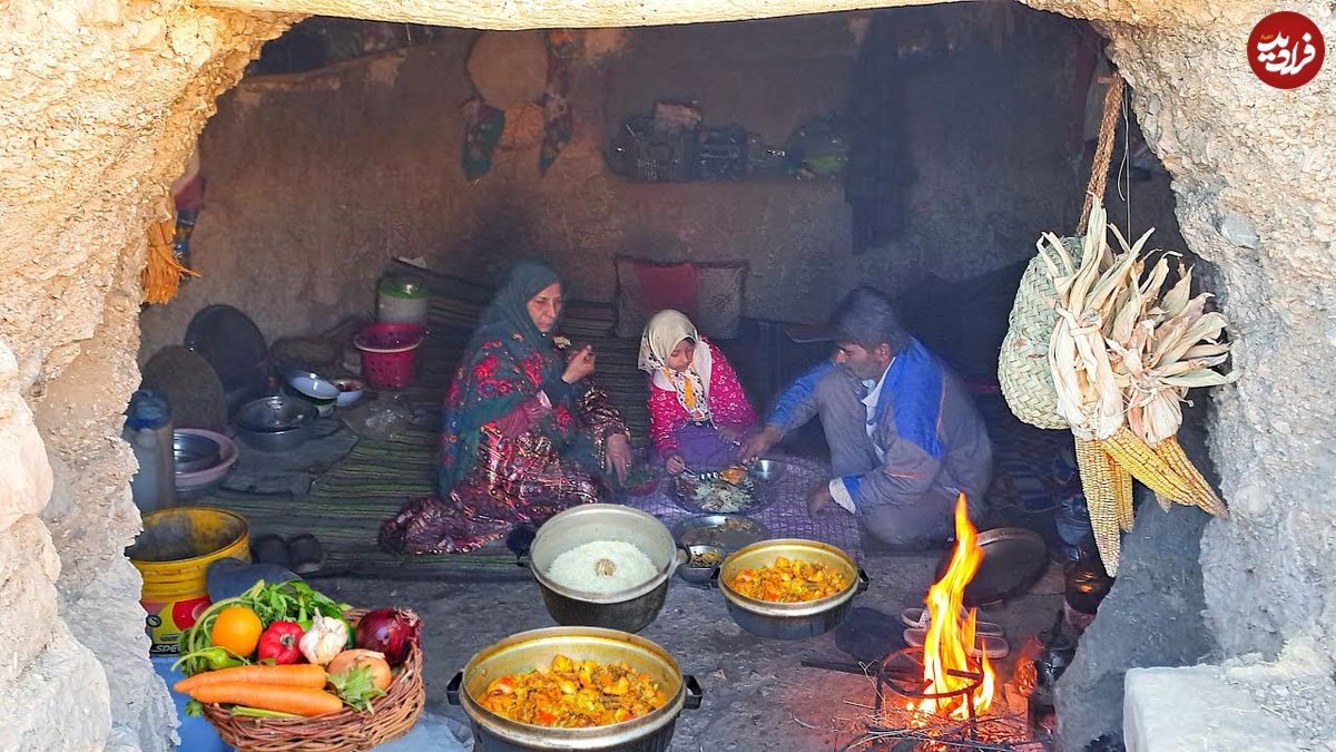 ببینید؛ غذای روستایی در ایران؛ پخت زرشک پلو با مرغ توسط زوج عشایر