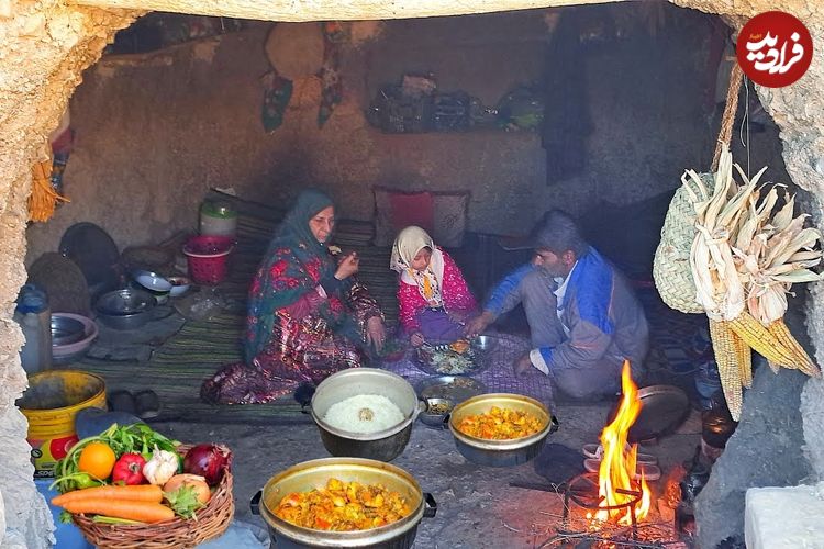 ببینید؛ غذای روستایی در ایران؛ پخت زرشک پلو با مرغ توسط زوج عشایر