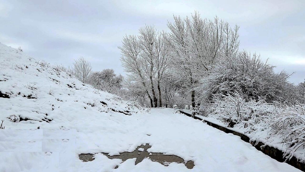 (ویدئو) نمایی از بارش شدید برف در آذربایجان شرقی و خوشحالی بچه‌ها