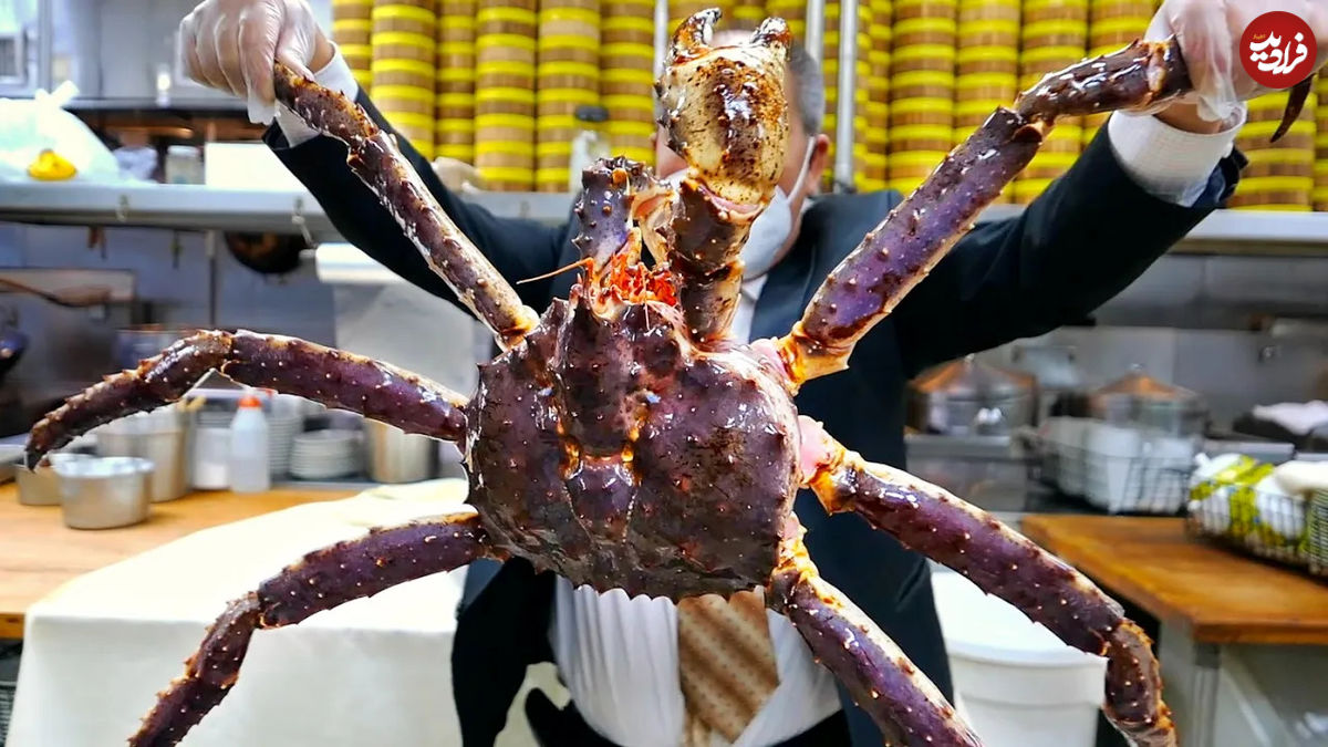 (ویدئو) غذای خیابانی در آمریکا؛ پخت شاه خرچنگ غول پیکر آلاسکایی در نیویورک