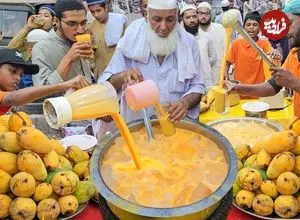 ببینید| غذای خیابانی در پاکستان؛ تهیه ماهرانه میلک شیک و آب انبه در کراچی