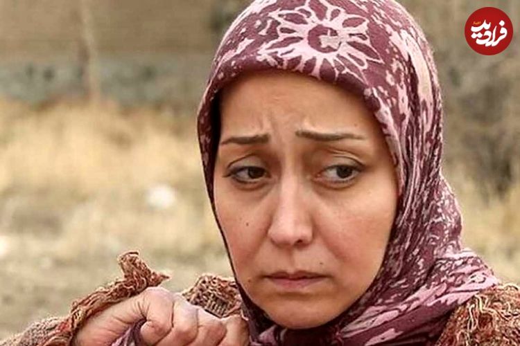 عکس؛ آرزو افشار تصویری از خود به همراه دخترخوانده‌اش در پشت‌صحنه یک تئاتر منتشر کرد.