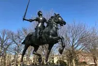  شمشیرِ قهرمان ملی فرانسه دزدیده شد!