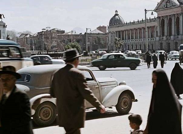 سفر به ایران قدیم؛ از چایخانۀ رشتی عهد قاجار تا میدان توپخانه در دهۀ 40