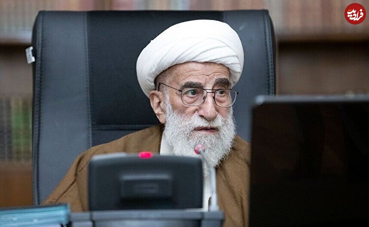 عکس؛ سفر به تاریخ؛ «آیتالله جنتی» و «شهید مهدی زینالدین» در میان رزمندگان؛ دهۀ 60