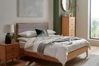 ۵ شغل بسیار عجیب و غریب در دنیا؛ از خوابیدن تا تماشای خشک شدن رنگ!