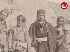 عکس| سفر زمان؛ گروهی از جوانان کرد در «صحنه کرمانشاه» در دوران قاجار