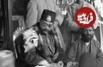عکس| سفر زمان؛ ناصرالدین شاه در حال بررسی گنجینه‌های سلطنتی