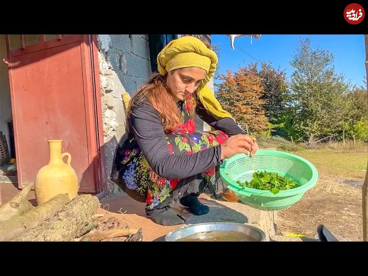 (ویدئو) پخت متفاوت کوکو سبزی محلی با پلو توسط بانوی زحمتکش روستایی مازندرانی