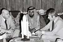 عکس؛ سفر به تاریخ؛ اسم «خلیج فارس» روی میز رئیس کشور امارات؛ سال 1354
