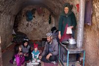 ببینید؛ غذای روستایی در افغانستان؛ پخت چلومرغ و سیب زمینی