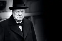 عکس| سفر در زمان؛ «چرچیل» در حال بازدید از خرابه‌های استالینگراد