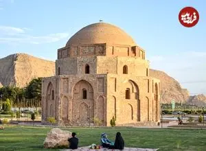 عکس| سفر به ایران قدیم؛ منظرۀ «گنبد جبلیه کرمان» در زمان قاجار