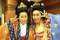 عکس| سفر زمان؛ عکس یادگاری «سولان، زن تسو» با «فرمانده هوکچی» در پشت‌صحنه سریال جومونگ