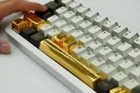 پاداش ۴۵۰۰ دلاری؛ شرکت چینی به کارمندان خود کلیدهای طلایی‌ کیبورد هدیه می‌دهد