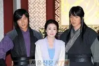 عکس| سفر به تاریخ؛ چهرۀ «دوجین» (سریال امپراتور بادها) در 21 سالگی با لباس سربازی