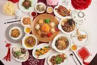 ( تصاویر) غذاهای سال نو در کشورهای مختلف؛ از تاماله تا ۱۲ حبه انگور!