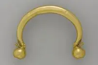 سرقت گردنبند ۲۵۰۰ساله در روز روشن