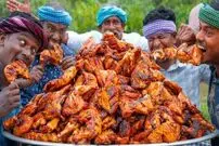 ببینید؛ غذای روستایی در هند؛ کباب مرغ به روش پدر و پسران مشهور هندی