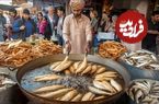 ببینید؛ غذای خیابانی در پاکستان؛ پخت پاکورای ماهی و ماهی سرخ شده در پیشاور 