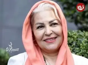 عکس| سفر زمان؛ چهرۀ «اکرم محمدی» 40 ساله در نقش فالگیر؛ سال 77