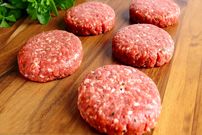 ببینید؛ طرز تهیه یک همبرگر خانگی ساده و خوشمزه به روش آشپز اسپانیایی