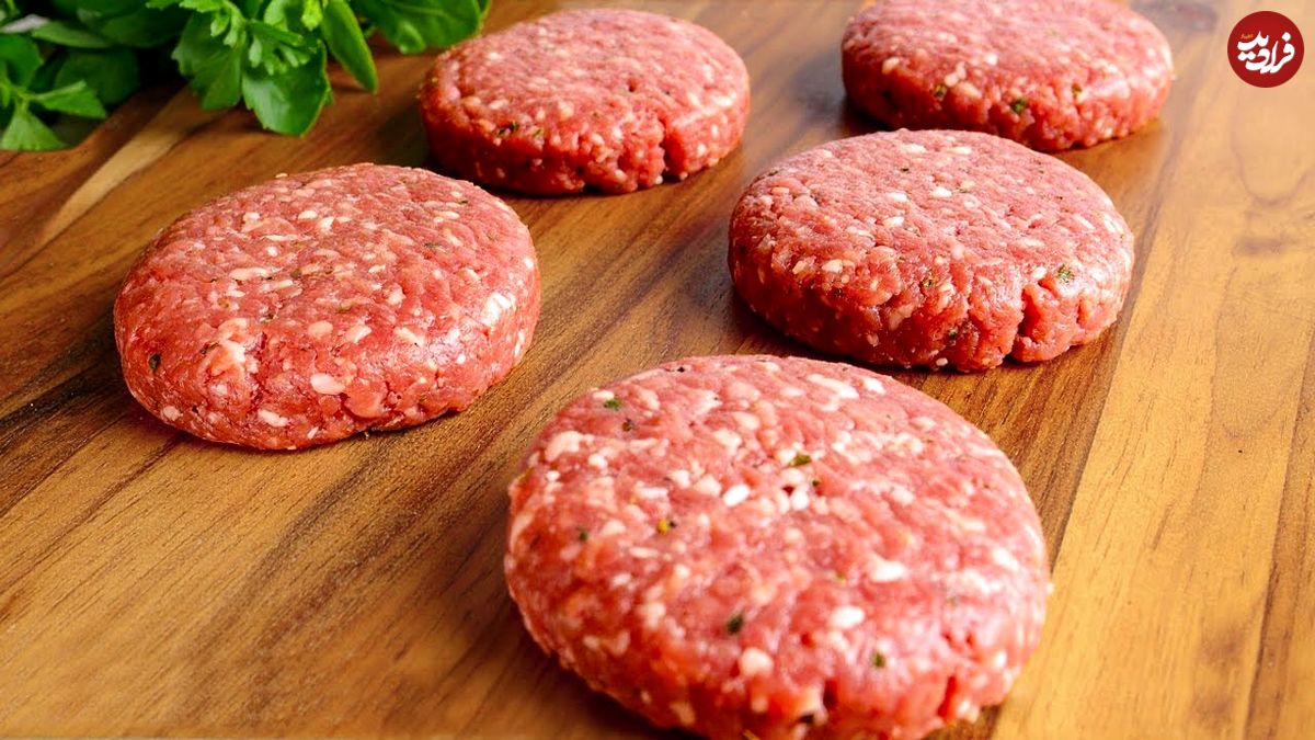 ببینید؛ طرز تهیه یک همبرگر خانگی ساده و خوشمزه به روش آشپز اسپانیایی