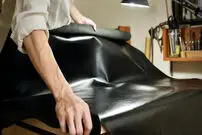 (ویدئو) مهارت شگفت انگیز کفاش ژاپنی در ساخت کفش دست ساز چرمی