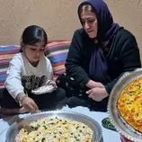 ببینید| غذای روستایی در ایران؛ پخت پیتزا خانگی توسط زوج روستایی روی آتش