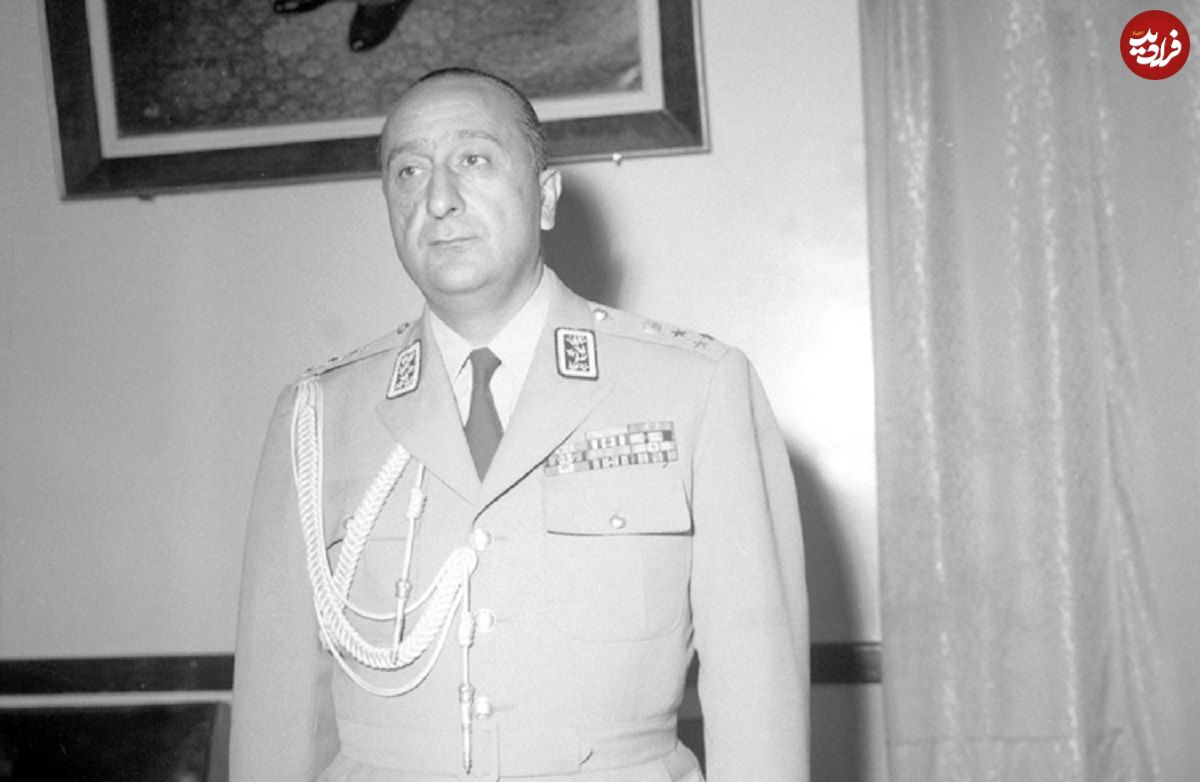 عکس؛ سفر در زمان؛ «نصیری و ثابتی، دوم مقام ارشد ساواک در یک مراسم»؛ دهه 50