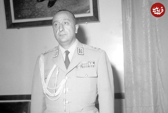 عکس؛ سفر در زمان؛ «نصیری و ثابتی، دوم مقام ارشد ساواک در یک مراسم»؛ دهه 50
