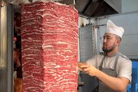 ببینید؛ غذای خیابانی در ازبکستان؛ تهیه دونر کباب و شاورما با 250 کیلو گوشت در تاشکند
