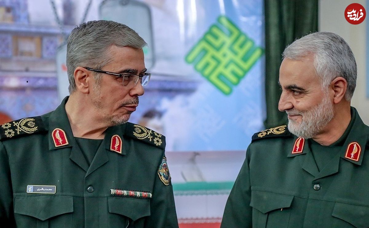 عکس؛ سفر به تاریخ؛ «سرلشکر باقری» در کنار «عزیز جعفری و رحیم صفوی» در سنگر فرماندهی در جبهه؛ دهۀ 60