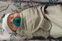 عکس؛ پیرترین نوزاد جهان متولد شد؛ جنینی که پیش از ورود والدینش به مدرسه فریز شده بود!