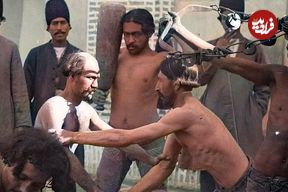 عکس؛ سفر به تاریخ؛ کشتی‌گیرهای دوران قاجار در حال تمرین در مقابل تماشاچی‌ها؛ 130 سال قبل