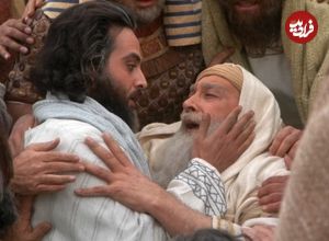 عکس| سفر زمان؛ «یوزارسیف و یعقوب» در حال نماز خواندن پشت سر «رهبر انقلاب» در بیت رهبری