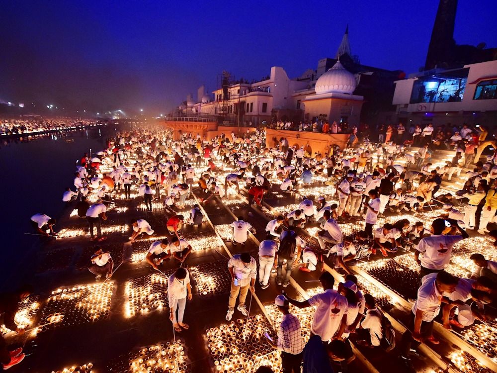 رکوردشکنی جدید هندی ها با روشن کردن بیش از ۲.۲ میلیون فانوس در جشن دیوالی