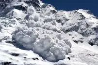 سقوط بهمن قربانی گرفت