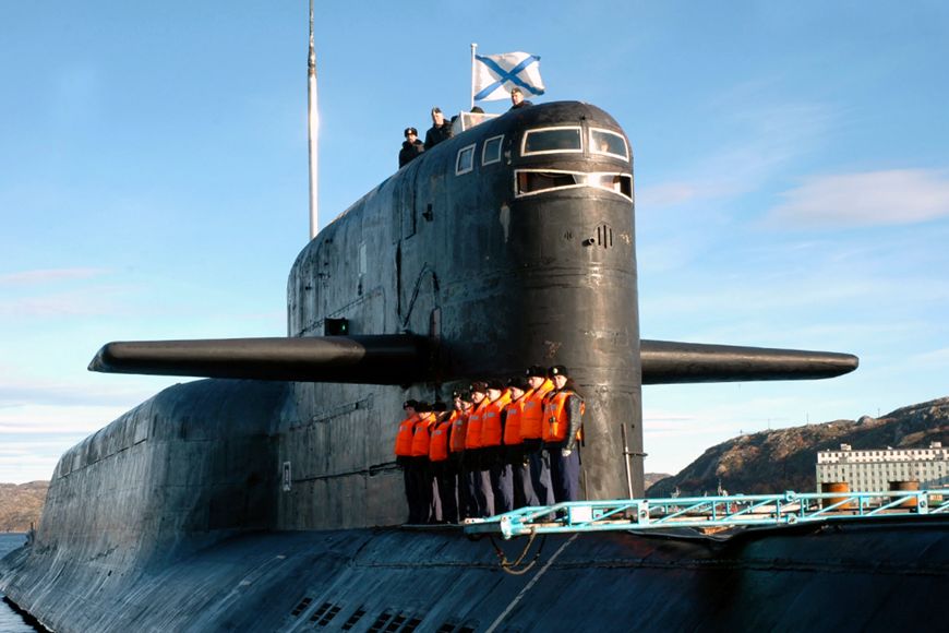 (ویدئو) چرا زیردریایی های روسی پنجره دارند اما زیردریایی های امریکایی نه؟