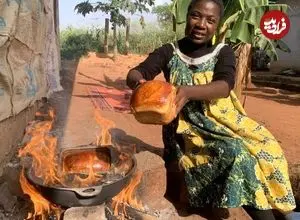 ببینید| غذای روستایی در آفریقای جنوبی؛ پخت کیک ساده در قابلمه و روی آتش