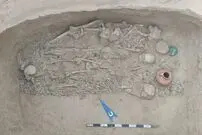 گنج گوشواره‌های طلای 2 هزارساله از یک مقبره در «ترکستان» بیرون آمد